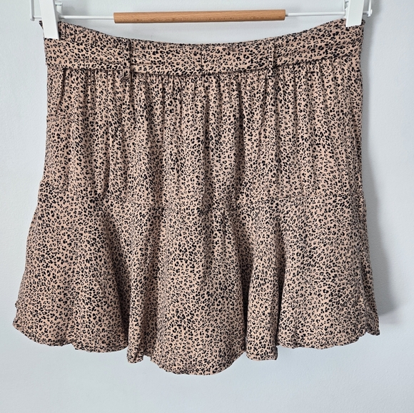 URBAN ROMANTICS Leopard Print Tan Rayon Skort With Bow Detail - Picture 4 of 6